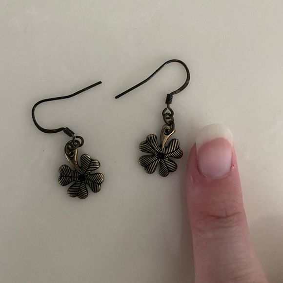 Clover Earrings - Picture 2 of 2
